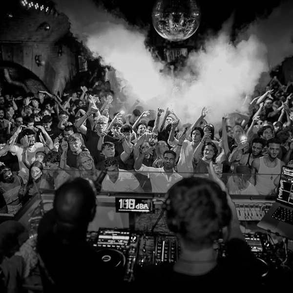 DJ Michael Avenue creating an unforgettable atmosphere in a Berlin club.